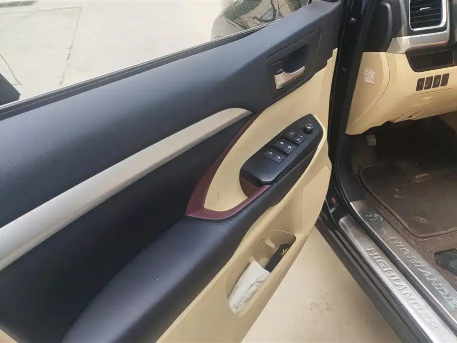 Toyota Highlander 2017 2.0T Elite 7 мест