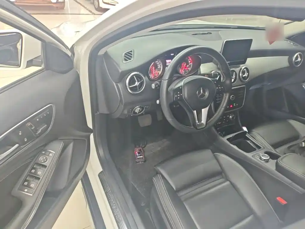 Mercedes-Benz GLA — миниатюра 16