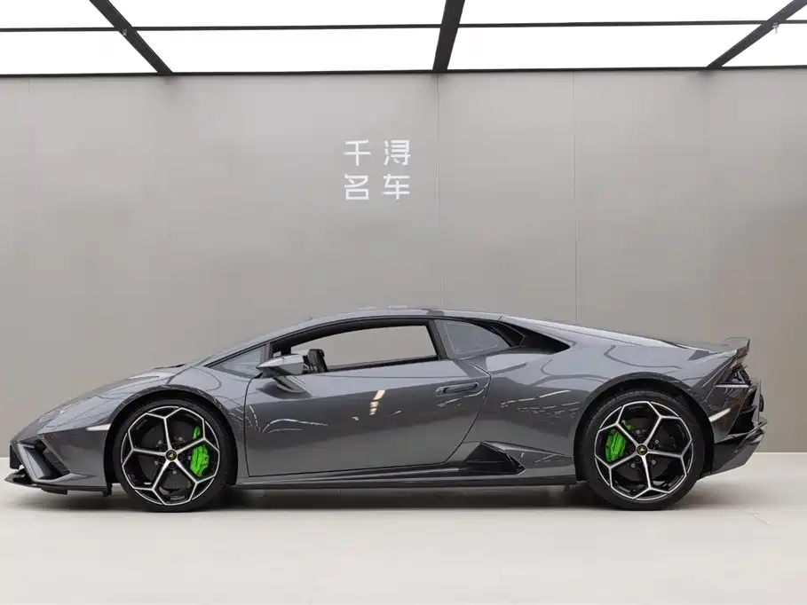 LAMBORGHINI HURACÁN