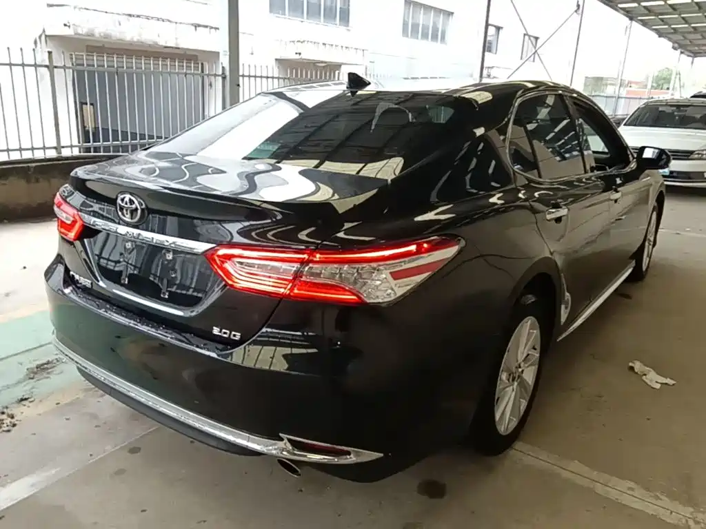 Toyota Camry — миниатюра 7