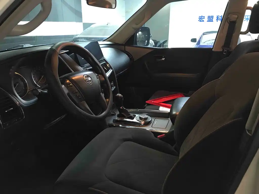 Nissan Patrol — миниатюра 4