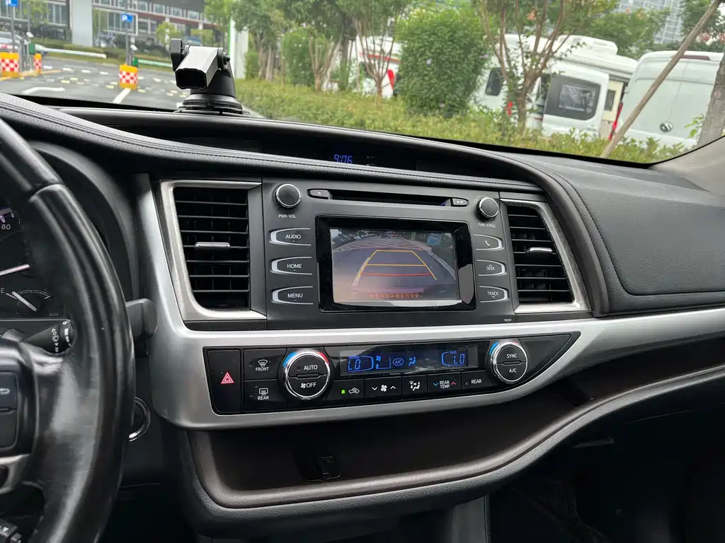 Toyota Highlander — миниатюра 9