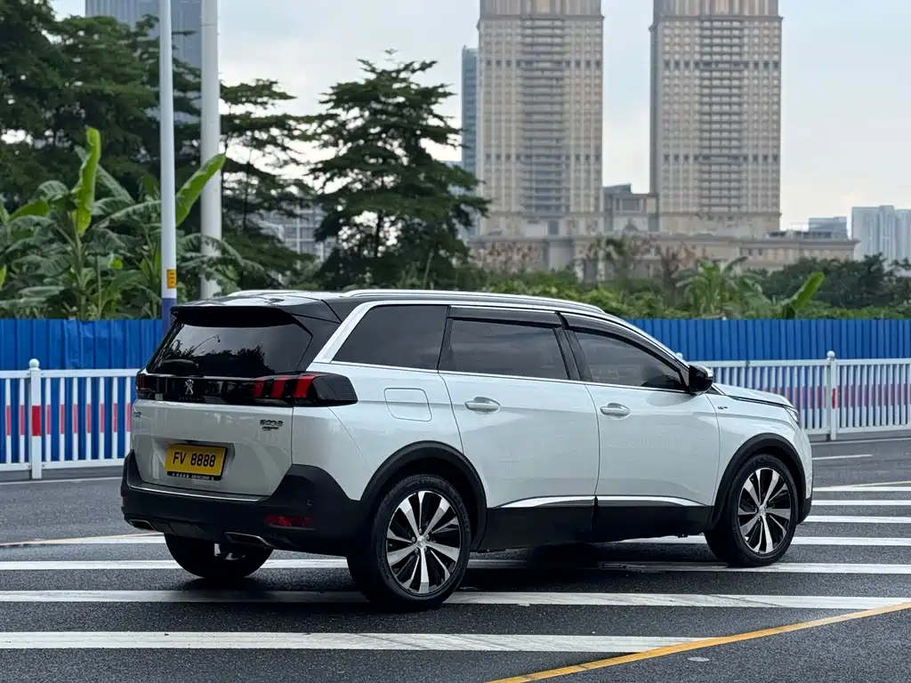 Peugeot 5008 2019 380THP 7 мест Luxury GT