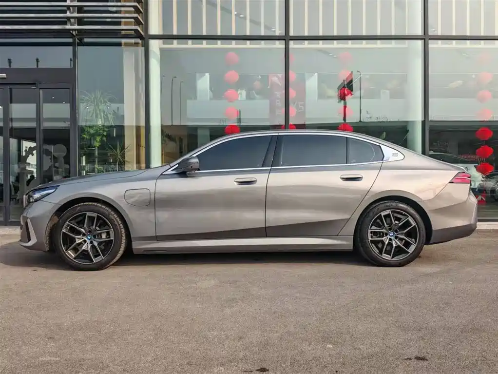 BMW i5 2024 eDrive 35L Premium Luxury