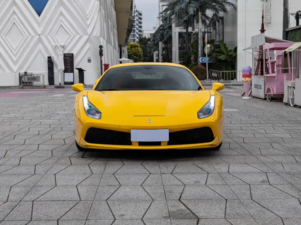 FERRARI 488