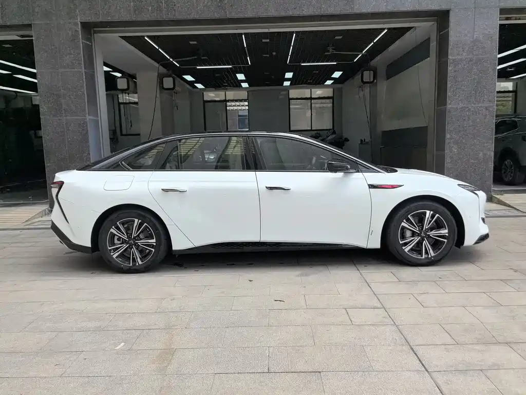 Hongqi EH7 2024 640 Pro+