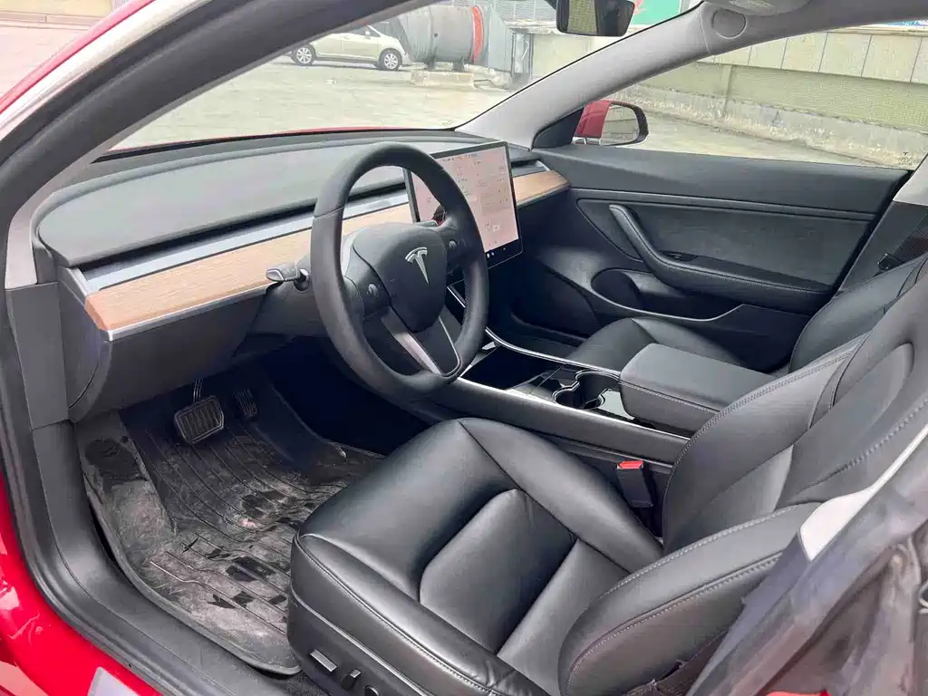 Tesla Model 3 — миниатюра 8