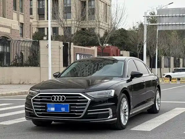 AUDI A8