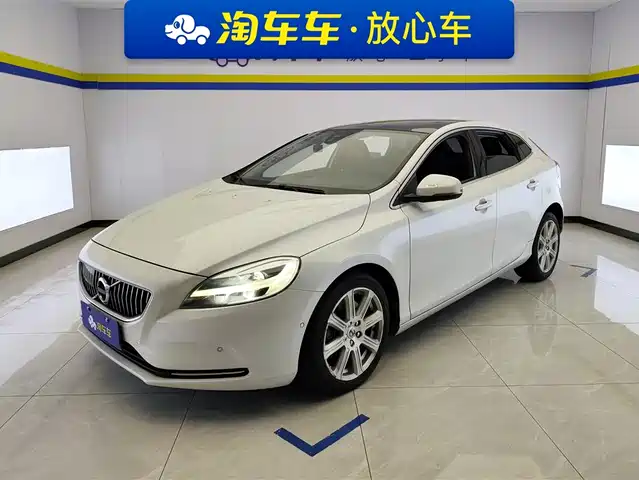 volvo v40