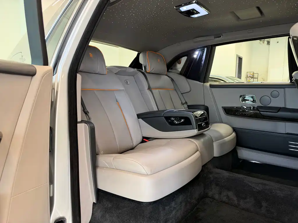 Rolls-Royce Phantom — миниатюра 6