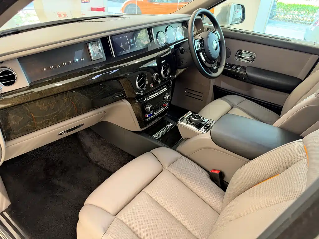 Rolls-Royce Phantom — миниатюра 10
