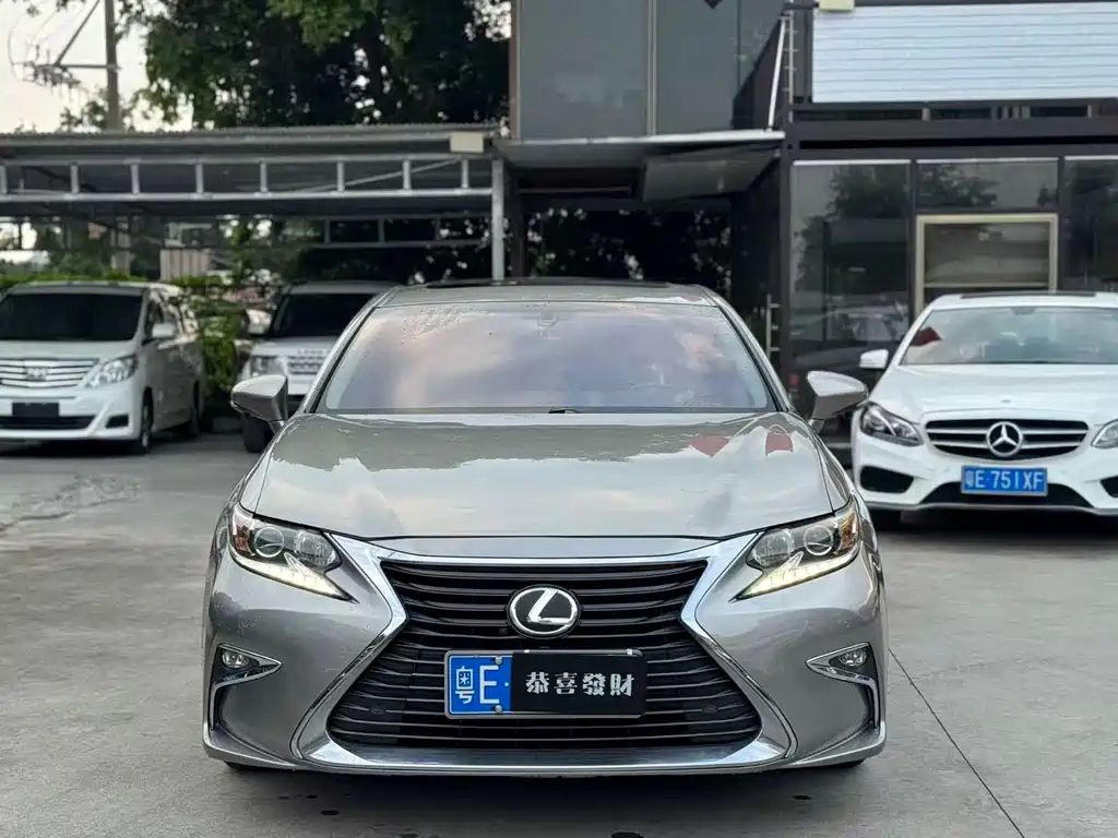LEXUS  ES