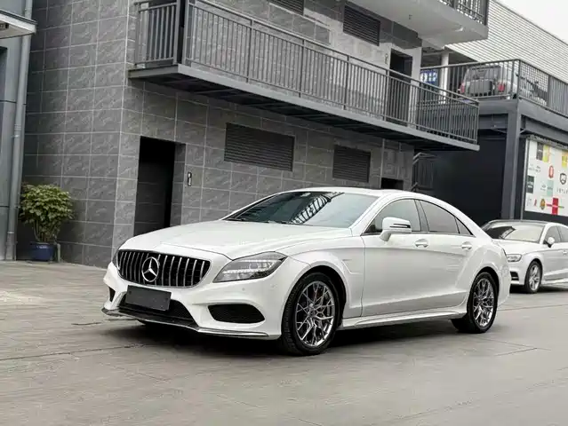 Mercedes-Benz CLS — фото 1
