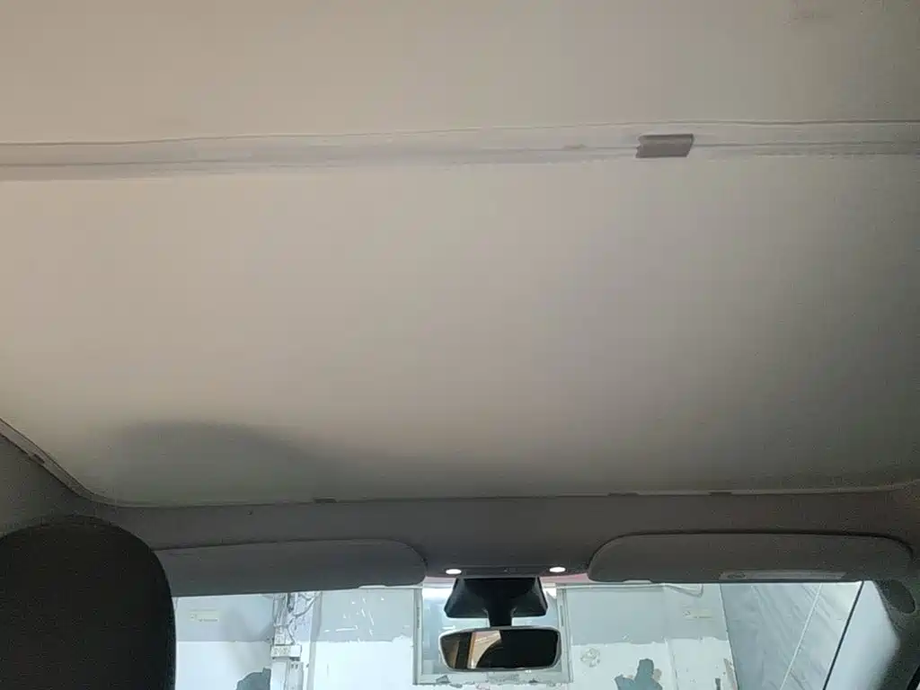 Tesla Model Y — миниатюра 18