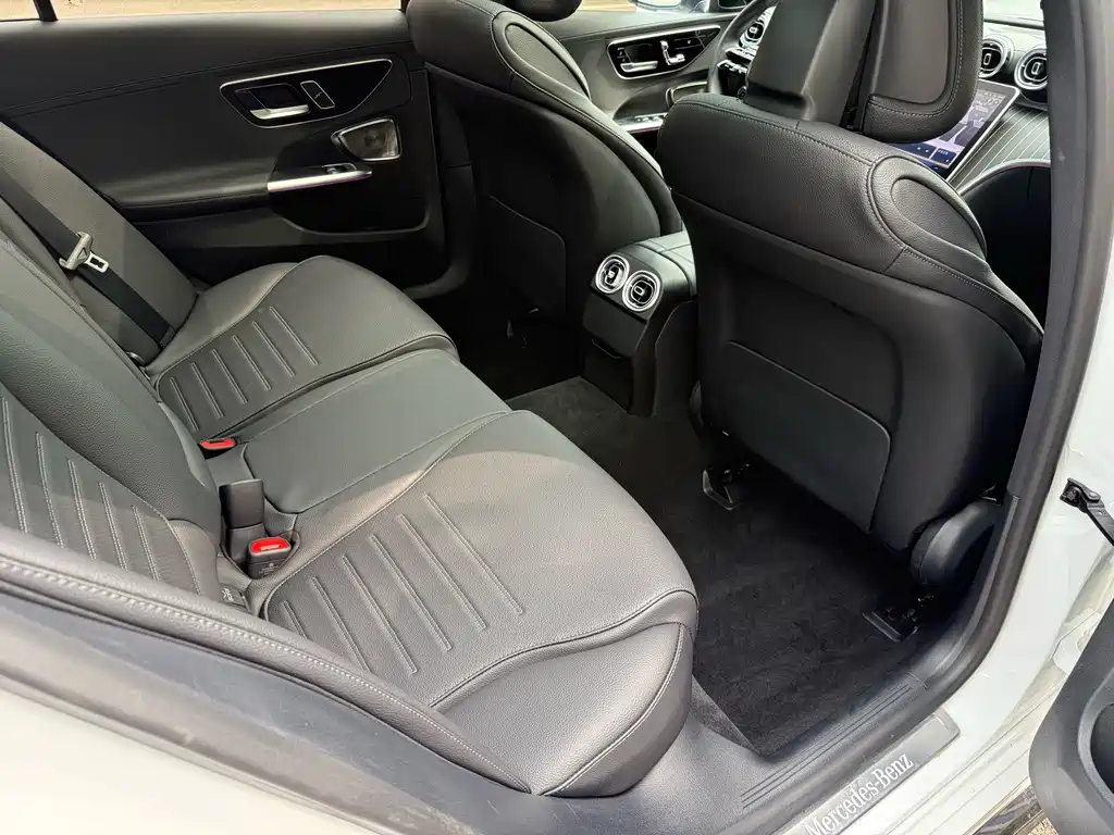 Mercedes-Benz C-Class — миниатюра 12