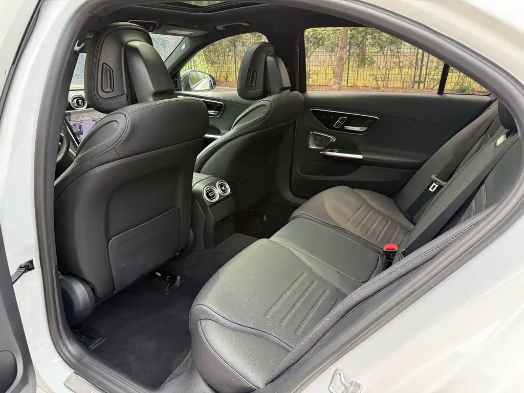 Mercedes-Benz C-Class — миниатюра 18