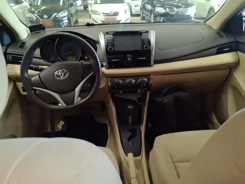 Toyota Yaris L — миниатюра 10