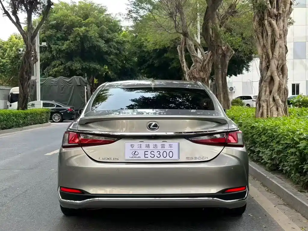 Lexus ES — миниатюра 5