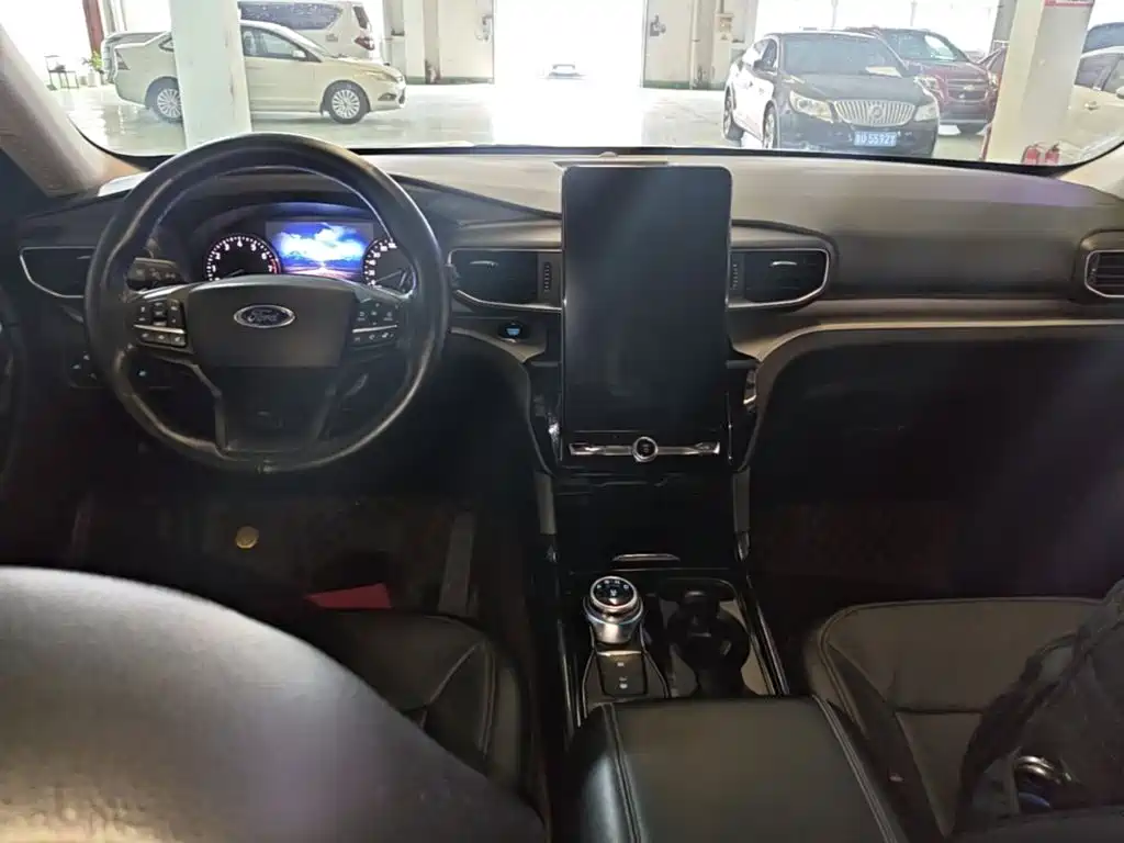 Ford Explorer — миниатюра 10