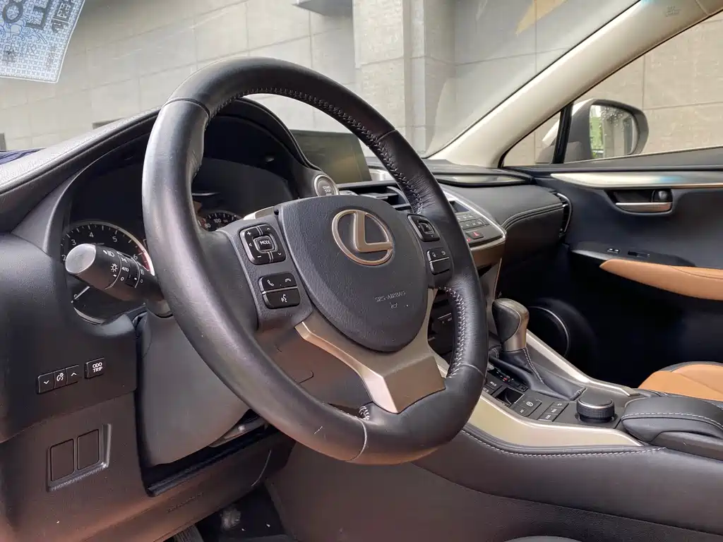 Lexus NX 2016 200