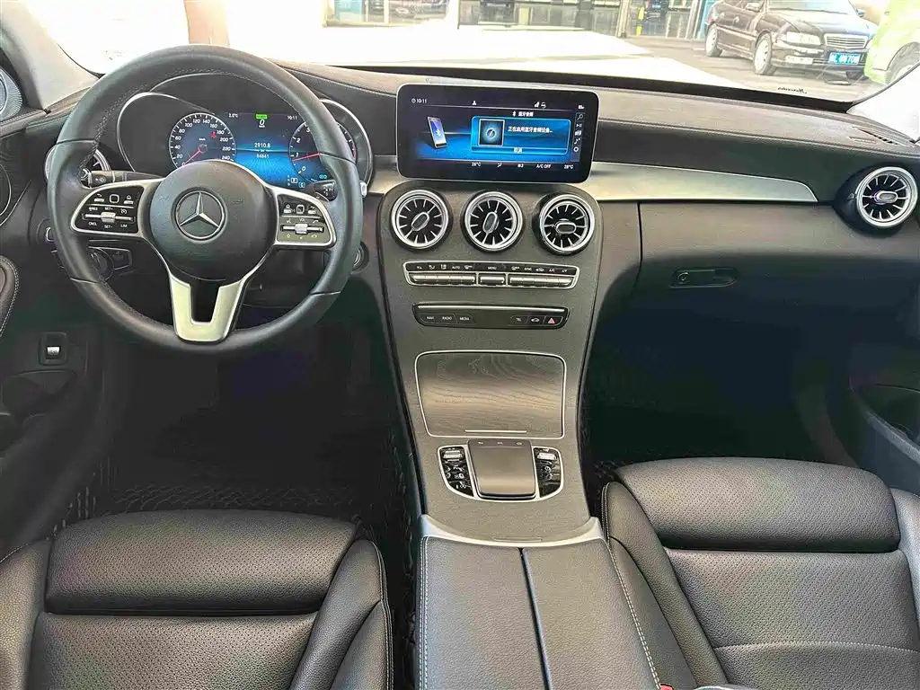 Mercedes-Benz C-Class — миниатюра 8