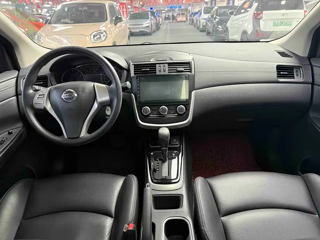 Nissan Tiida — миниатюра 7