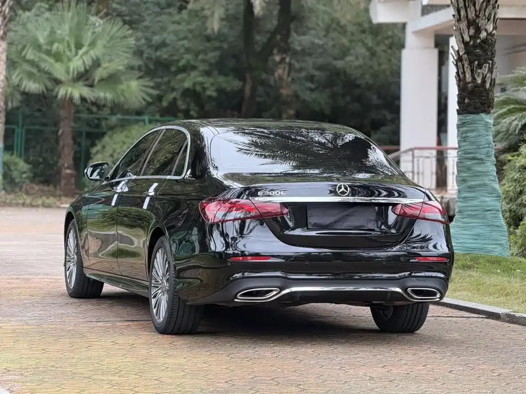 Mercedes-Benz E-Class — миниатюра 7