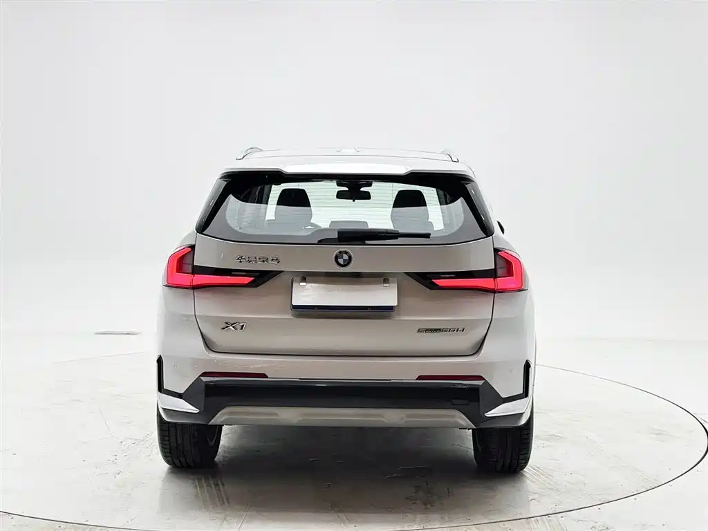BMW X1 - фото 5