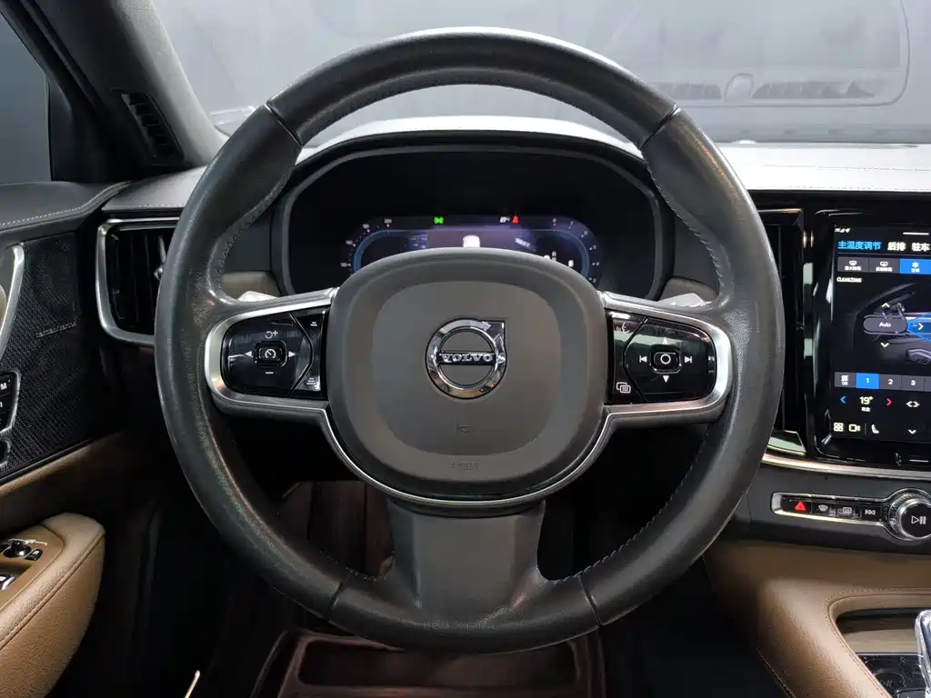Volvo S90 — миниатюра 7