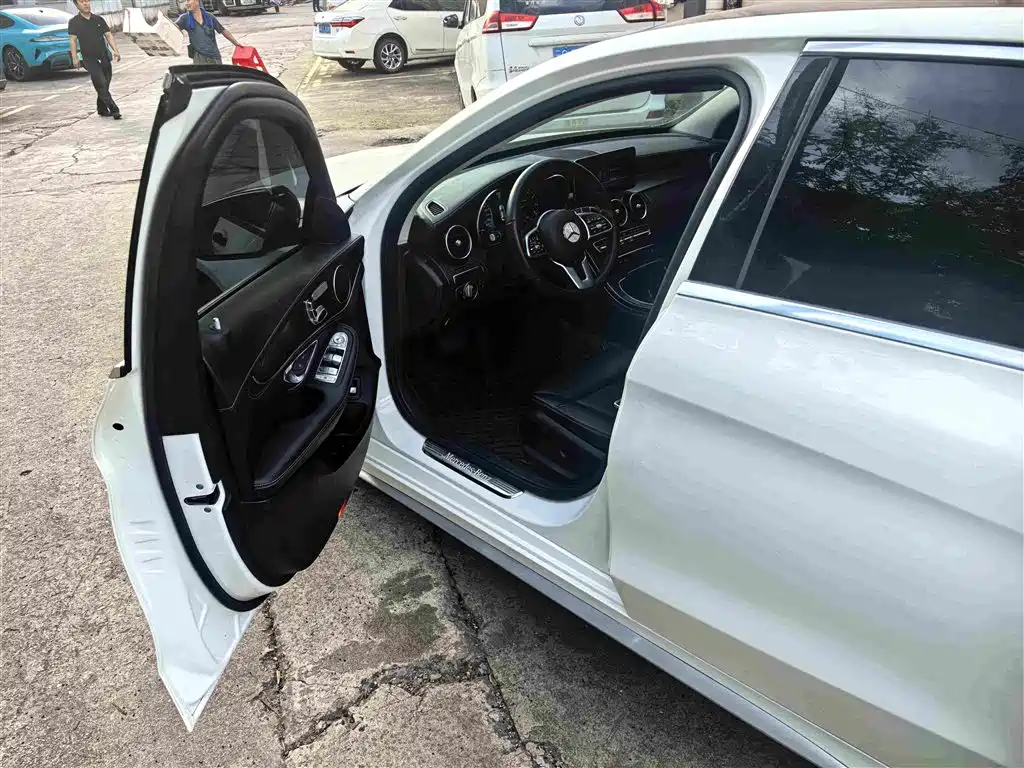 Mercedes-Benz C-Class — миниатюра 7