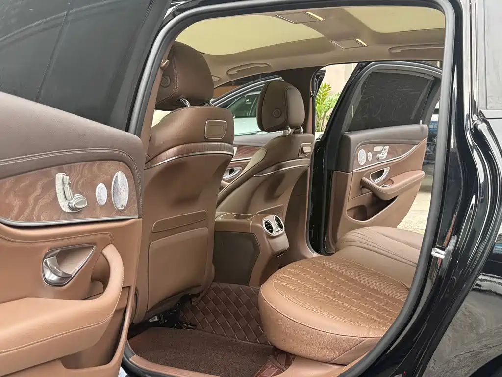 Mercedes-Benz E-Class — миниатюра 10