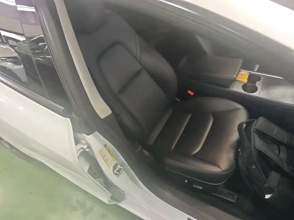 Tesla Model 3 — миниатюра 25