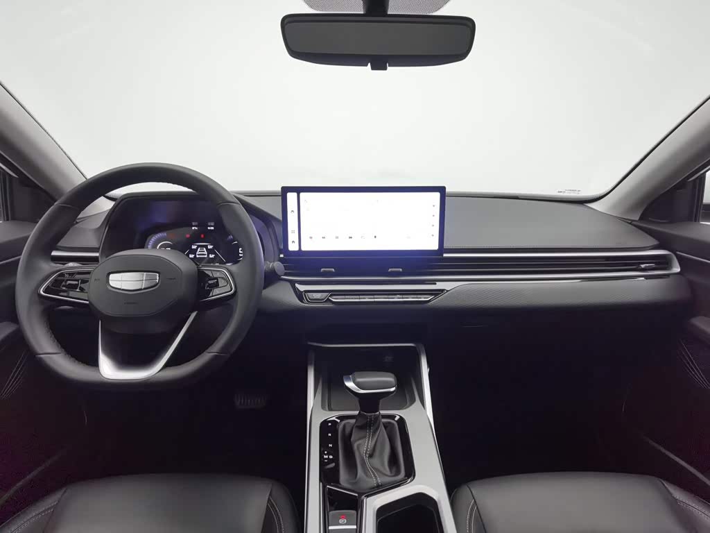 Geely Emgrand 1.5 л 2025 г. Белый, пробег 13600 км