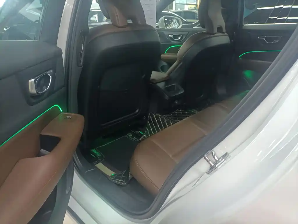 VOLVO  S60