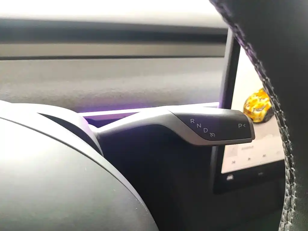 Tesla Model Y — миниатюра 14