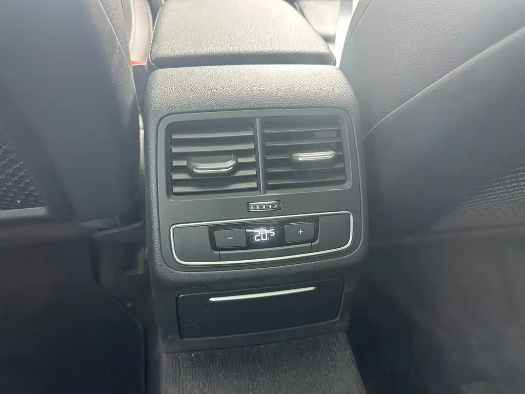Audi A4L — миниатюра 12
