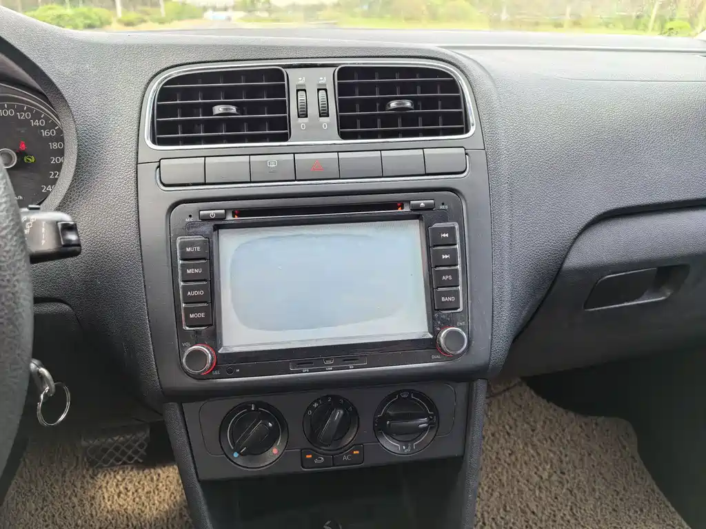 Volkswagen Polo — миниатюра 10
