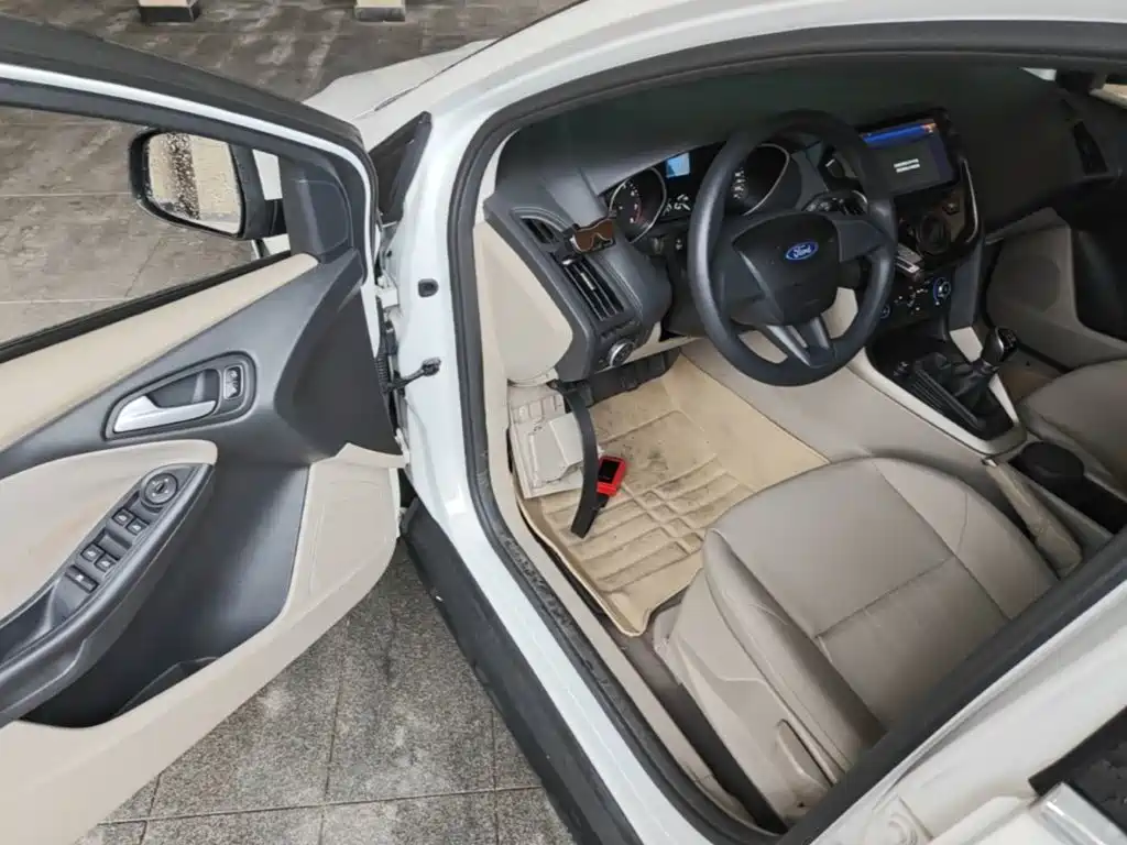 Ford Focus — миниатюра 16