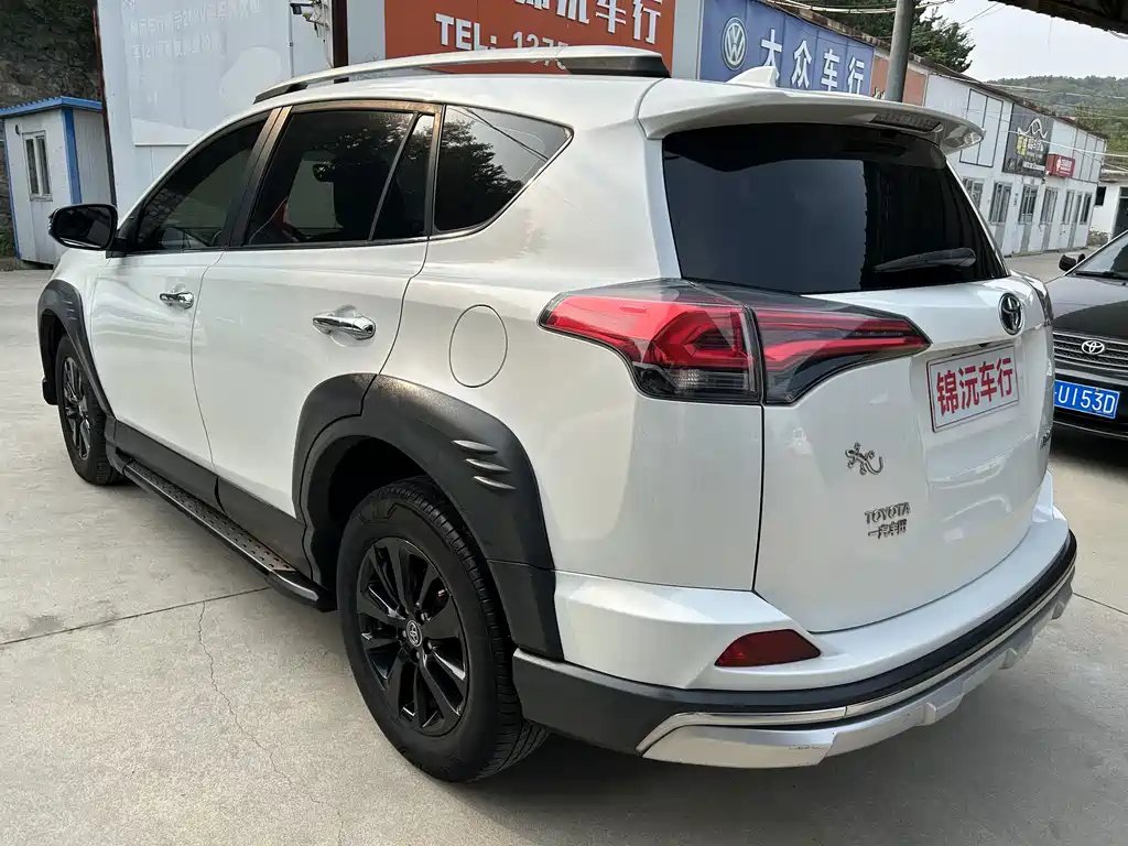Toyota RAV4 — миниатюра 9