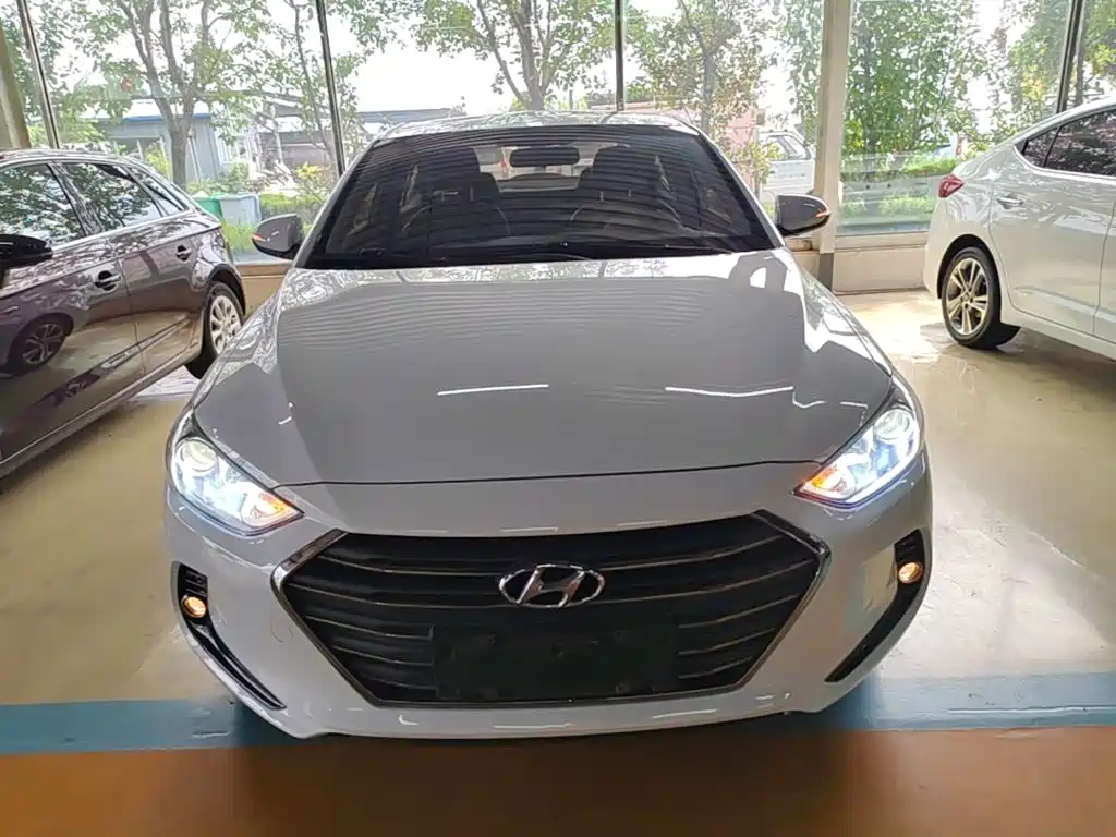 Hyundai Elantra — миниатюра 3