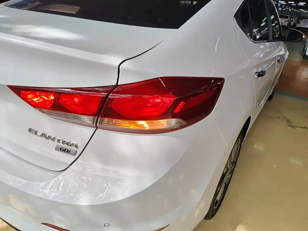 Hyundai Elantra — миниатюра 8