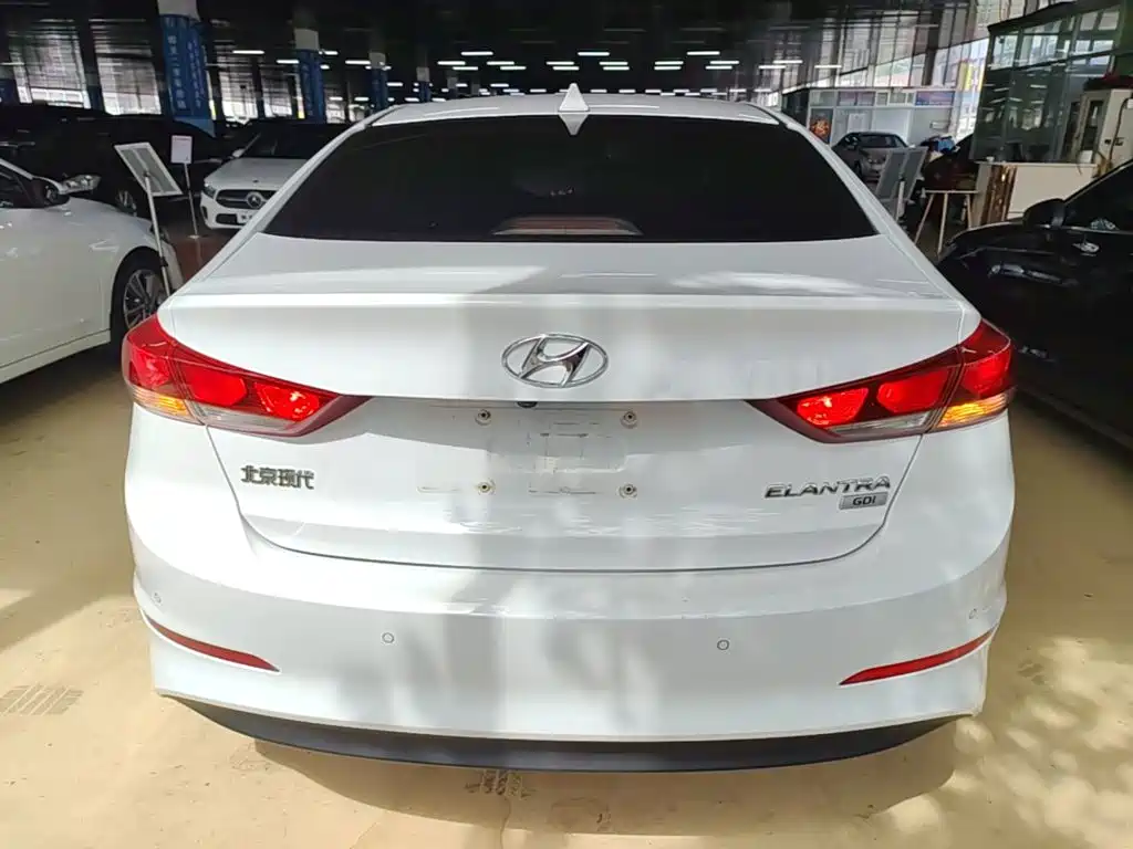 Hyundai Elantra — миниатюра 6