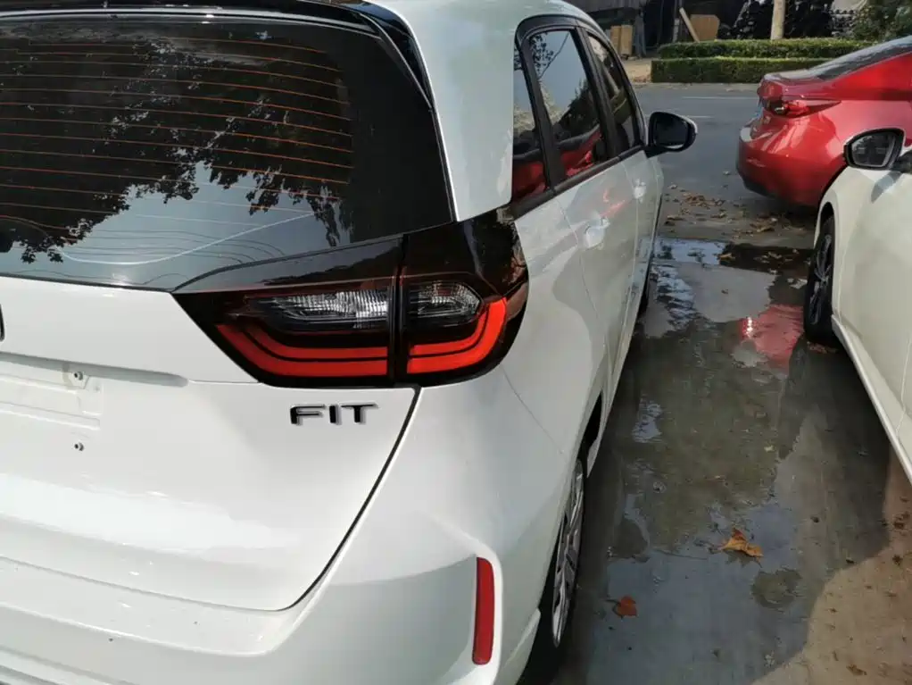 Honda Fit — миниатюра 8