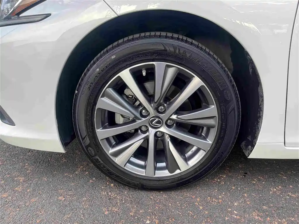 Lexus ES — миниатюра 23