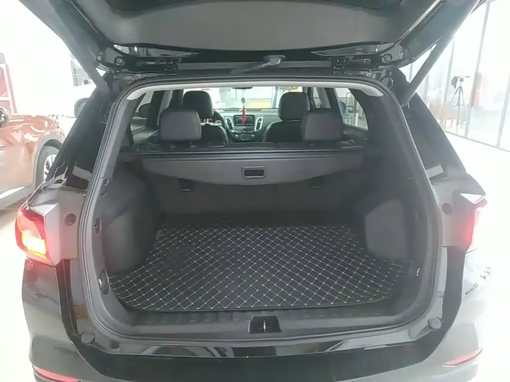 Chevrolet Equinox — миниатюра 19