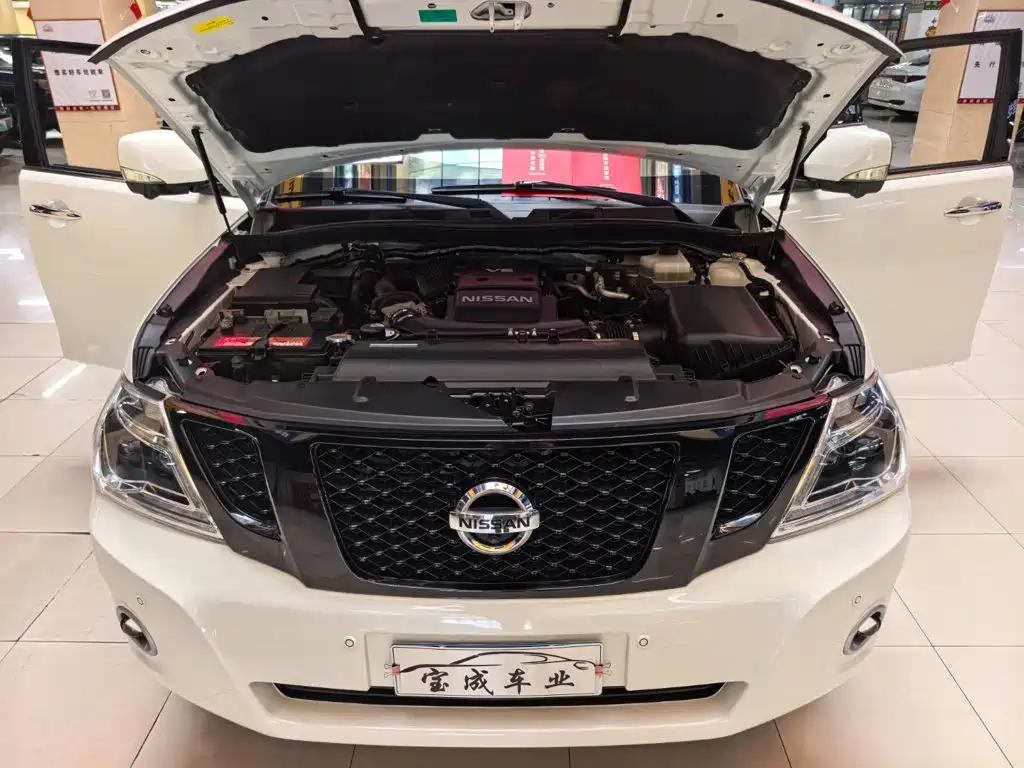 Nissan Patrol — миниатюра 18