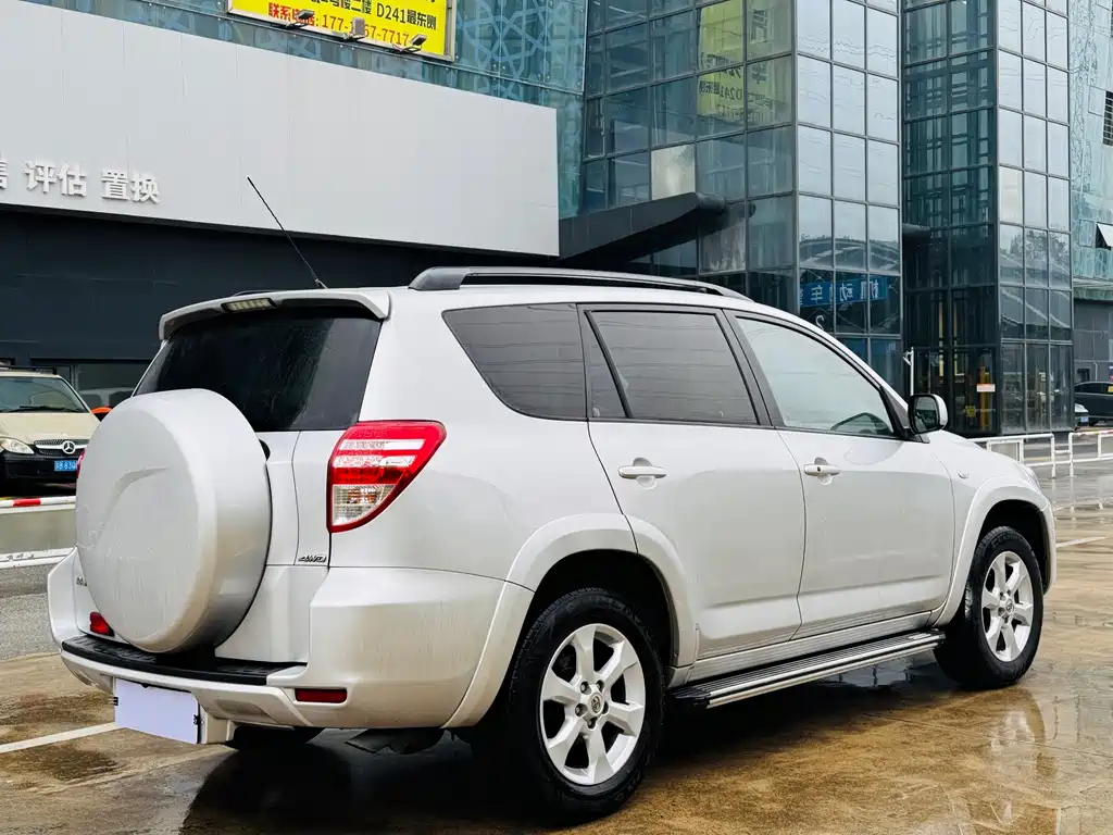 Toyota RAV4 — миниатюра 14