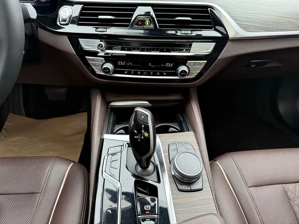 BMW 5 Series — миниатюра 11