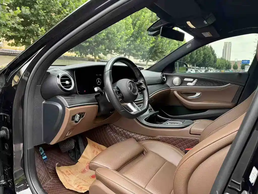 Mercedes-Benz E-Class — миниатюра 6