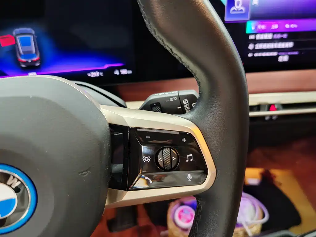 BMW BMW iX M60 — миниатюра 15